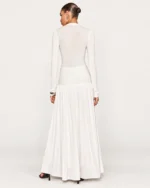 Vestido longo em malha com gola alta e saia plissada com cintura rebaixada na cor off-white, foto 06