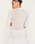 Vestido longo em malha com gola alta e saia plissada com cintura rebaixada na cor off-white, foto 07
