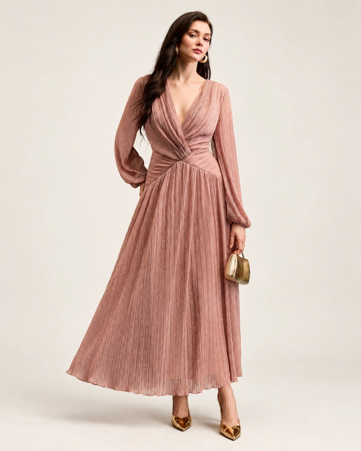 Vestido midi em crepe plissado com decote V transpassado na cor rosa blush, foto 05