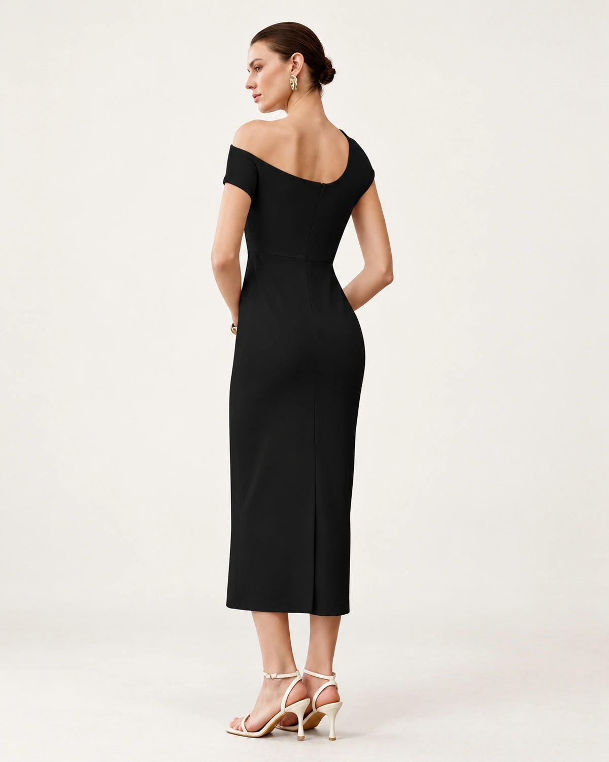 Vestido midi ombro só com drapeado escultural e fenda na cor Noir, foto 07