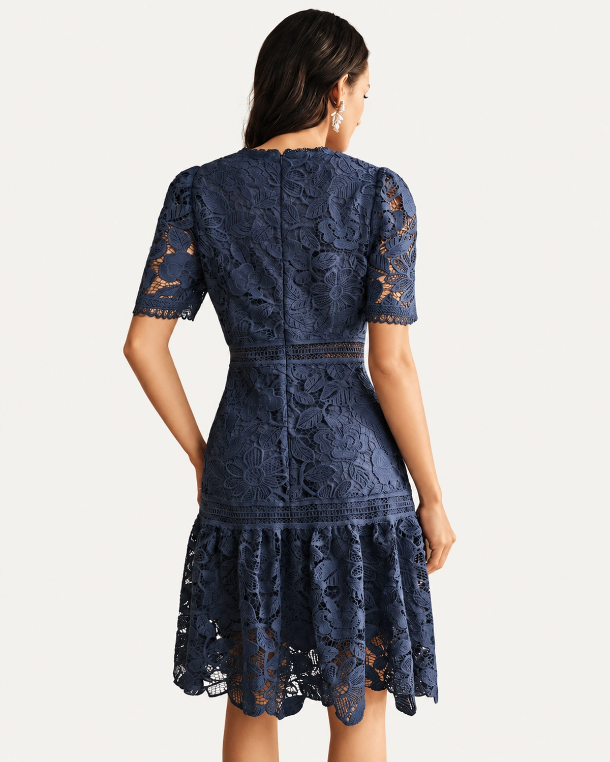 Vestido midi em renda guipir floral na cor azul-marinho, foto 02