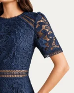 Vestido midi em renda guipir floral na cor azul-marinho, foto 05